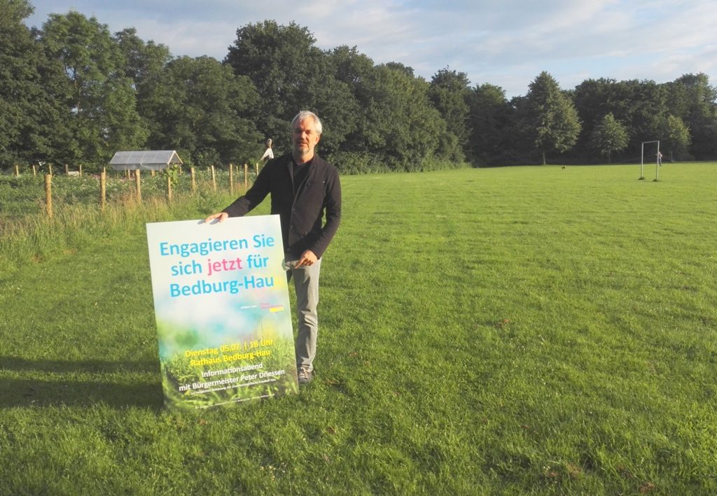 "Enttäuscht zeigt sich der Chef und Fraktionsmitglied der Freien Demokraten in Bedburg-Hau Georg Maes über die Verwehrung einer Genehmigung zur Plakatierung in der Ortsschaft Hau. Von der Gemeindeverwaltung wurde die Aktion untersagt"